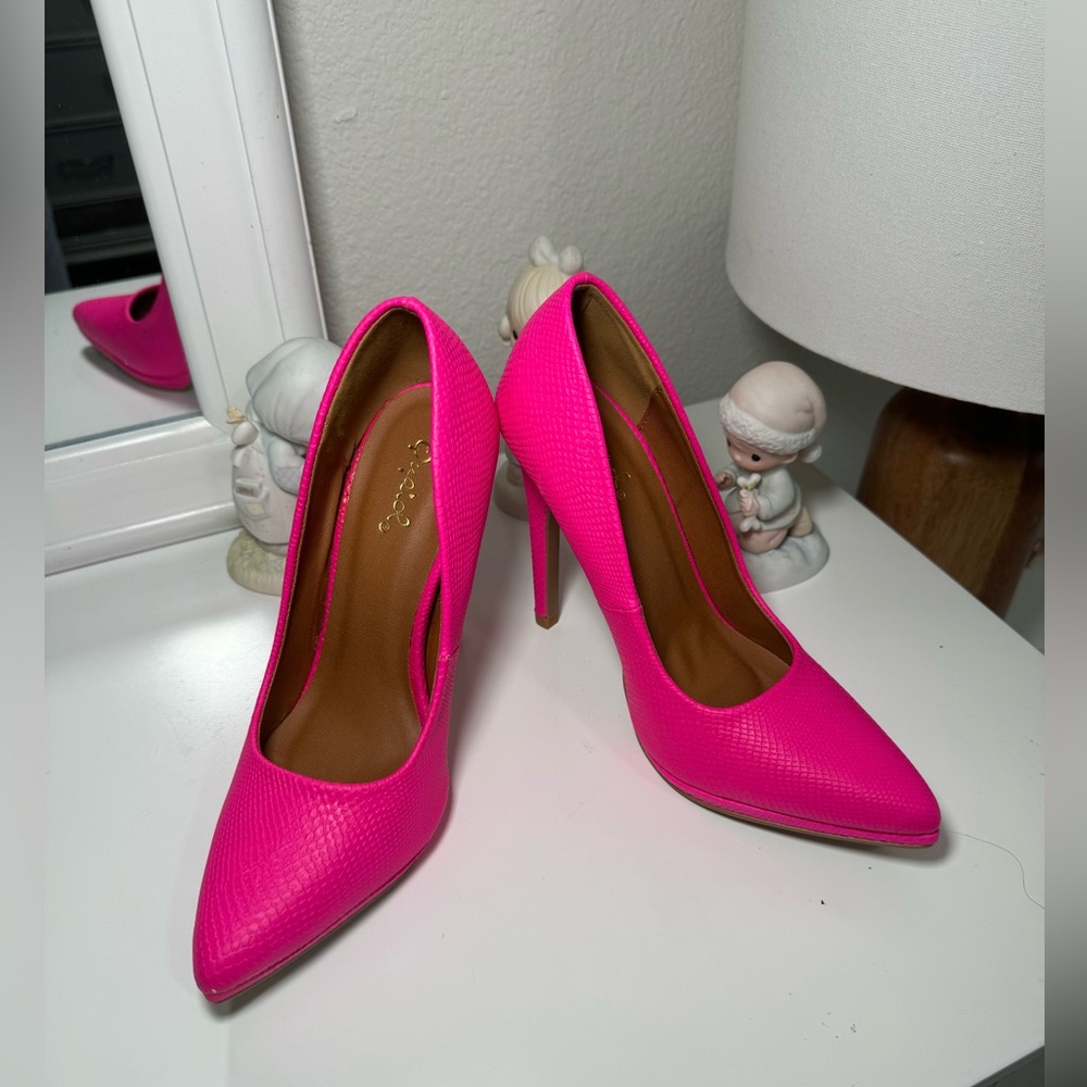 Qupid Vibrant Hot Pink Heels